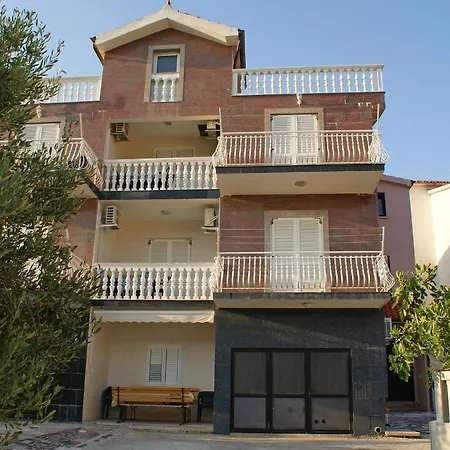 Angelika Lejlighed *